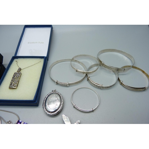 1065 - Silver jewellery including six various sized bangles