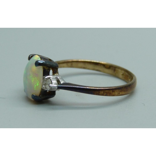 1077 - A 14ct gold and opal set ring, with two small diamonds, 2.3g, N