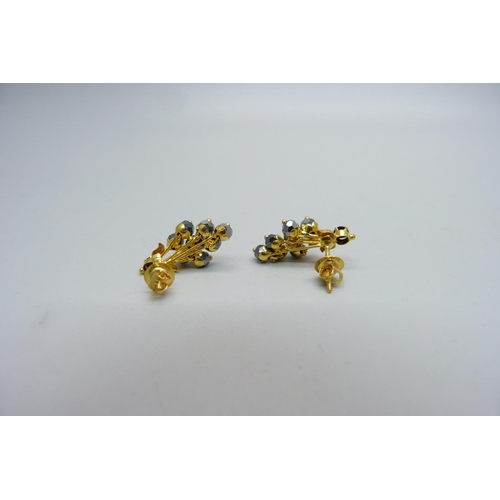 1083 - A pair of yellow metal earrings set with hematite beads, 2.6g