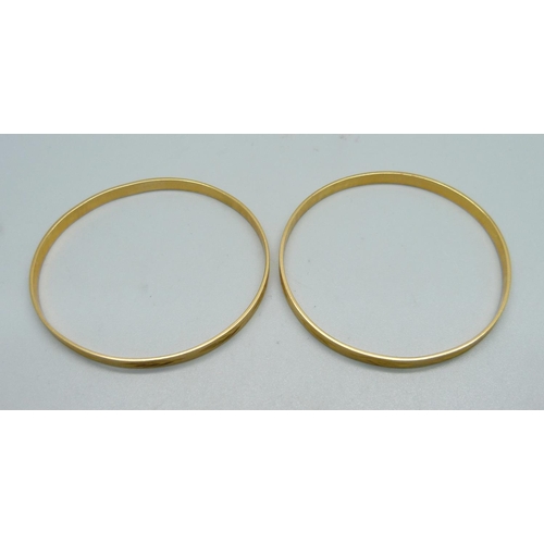 1090 - Two yellow metal bangles, test as high carat gold, 22.2g