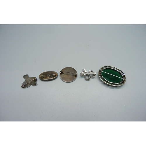 1155 - Five silver brooches, 37g, enamelled brooch a/f