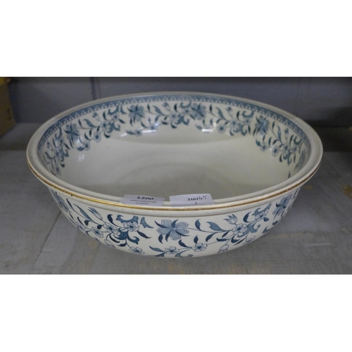 1200 - A large Victorian blue and white wash bowl, DB7C, Washington maker **PLEASE NOTE THIS LOT IS NOT ELI... 