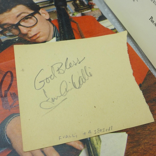 650 - Pop music autograph selection including Bad Company, Elvis Costello, Richard Lester, KD Lang, Chris ... 