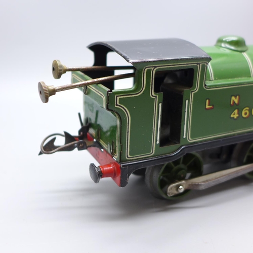652 - A Hornby 0 gauge tinplate clockwork locomotive
