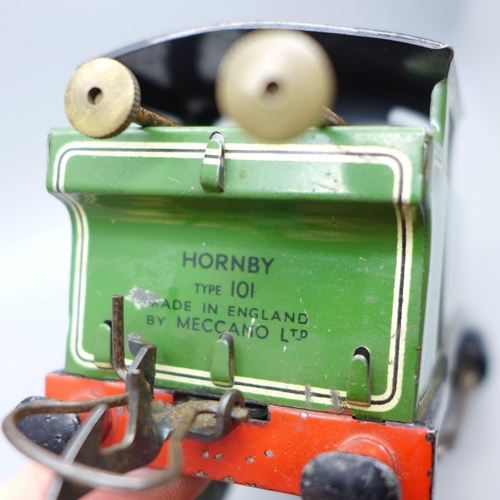 652 - A Hornby 0 gauge tinplate clockwork locomotive