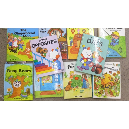719 - Children's peepshow, pop-up and activity books