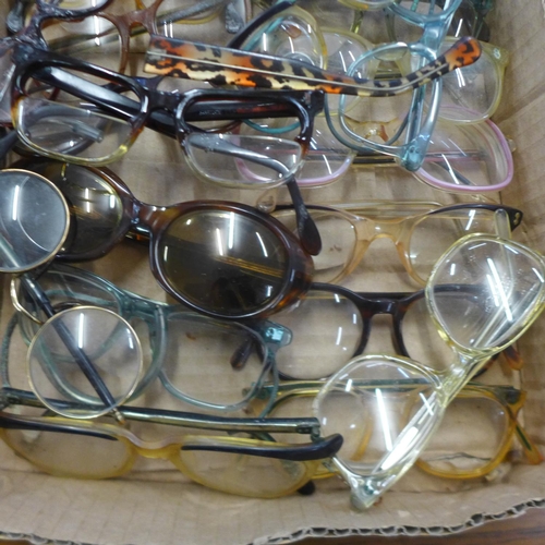766 - A collection of approximately 25 mid-20th century lady's spectacles and cases