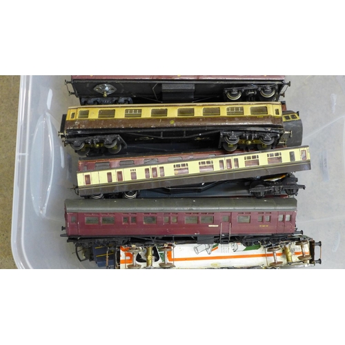 779 - A collection of Hornby 00 gauge carriages, all a/f