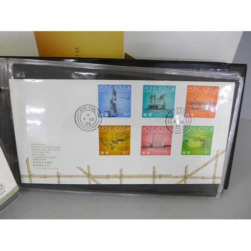 782 - Stamps:- Hong Kong 2007 Prestige stamp album and album of first day covers