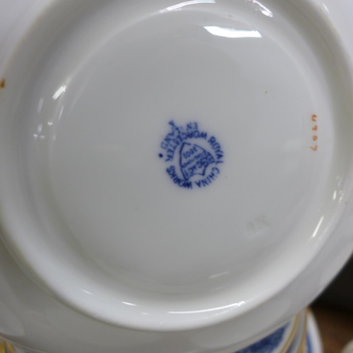 826 - A collection of Worcester and Royal Worcester porcelain plates, cups, etc.