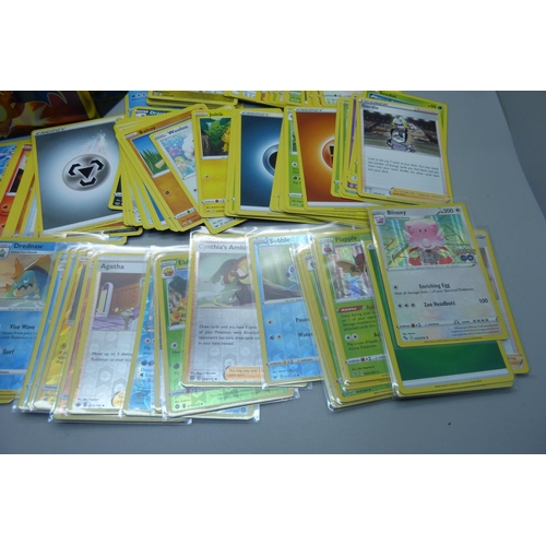 838 - 30 Holo/reverse holo and 300 common/uncommon/rare Pokemon cards in tin