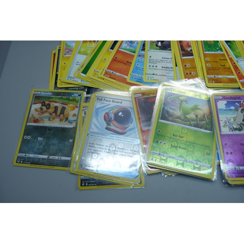 839 - 30 Holo/reverse holo and 300 common/uncommon/rare Pokemon cards in tin