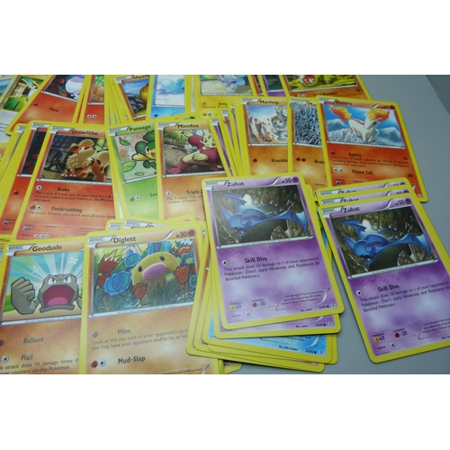 859 - 100 Pokemon cards, sets:- Next Destinies, Heart Gold and Soul Silver, and Generations