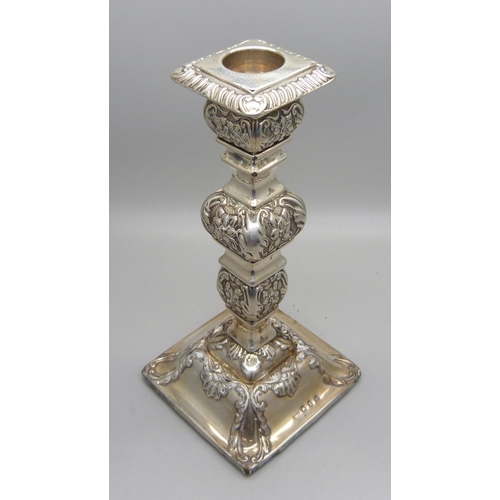 862 - A silver candlestick, Birmingham 1897, 17.5cm