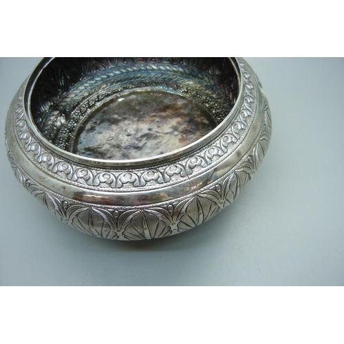 868 - A continental white metal bowl, 194g