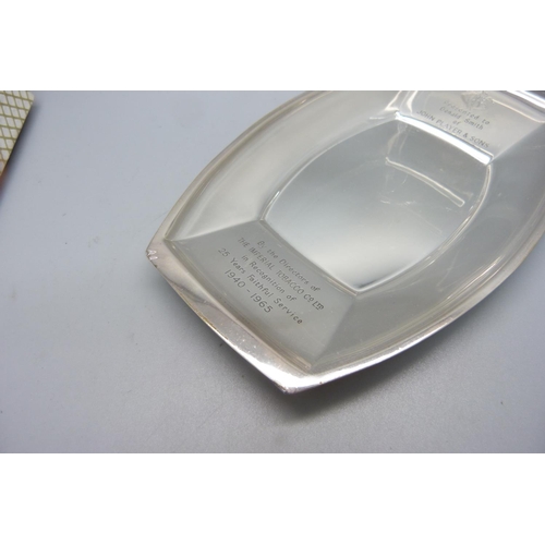 894 - A silver John Player commemorative dish, 120g