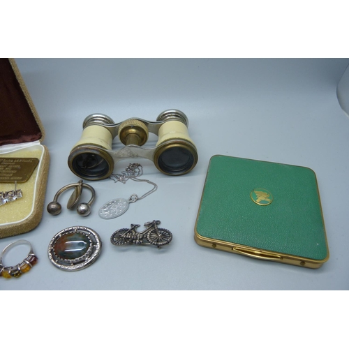 896 - Jewellery including silver, a rolled gold ring, a compact and a pair of opera glasses