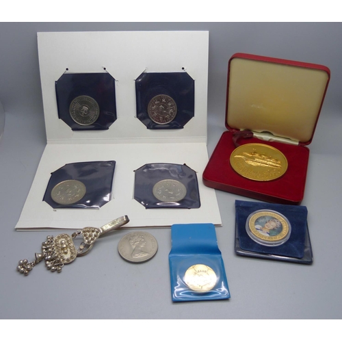 930 - A gilt Camel Racing medallion, four £5 coins, a Diamond Jubilee fifty pence piece, a commemorative c... 