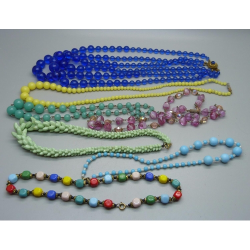 937 - Glass bead necklaces