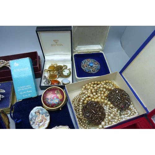 945 - Jewellery and trinket boxes, etc.