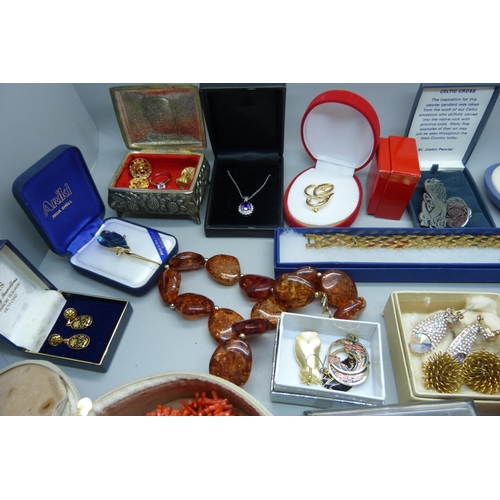 954 - A collection of costume jewellery including AFJ Italy and vintage Rosita multi-stand pearls