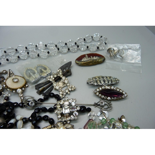 964 - A collection of vintage costume jewellery