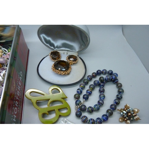 968 - Costume jewellery