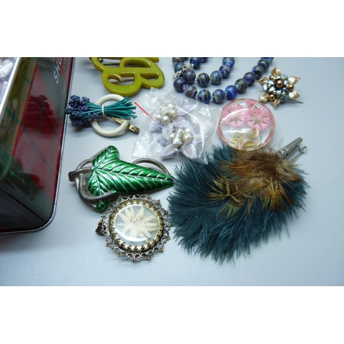 968 - Costume jewellery