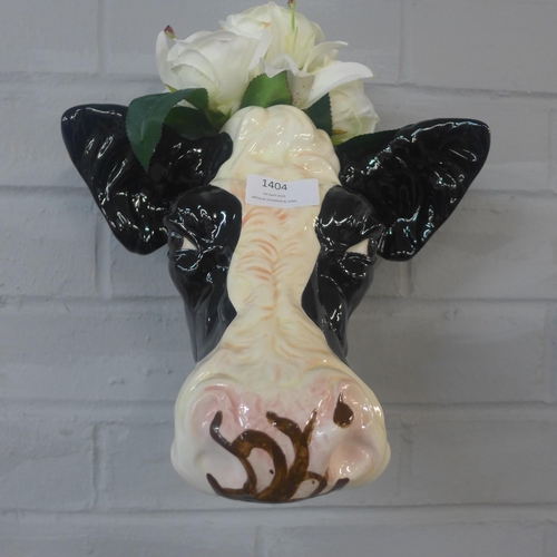 1404 - A handpainted ceramic Friesian cow head wall sconce H20cm (SD2909)