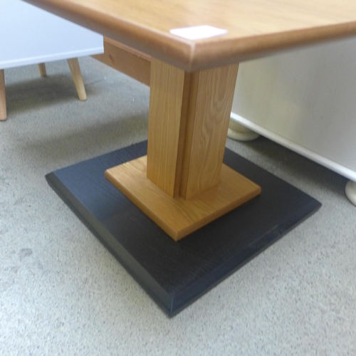 1609 - A beech effect lamp table