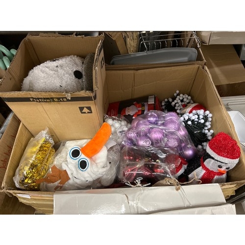 2090 - Box of Christmas items