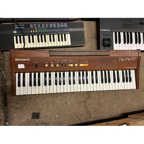 2337 - Job lot of 5 keyboards: Komplete, includes Casio, Roland, Michael Jackson Special