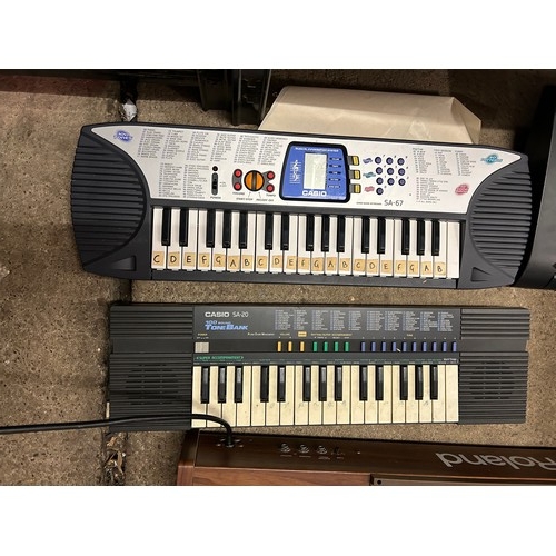 2337 - Job lot of 5 keyboards: Komplete, includes Casio, Roland, Michael Jackson Special