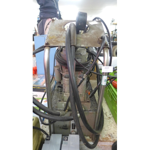 2029 - Working hydraulic pump