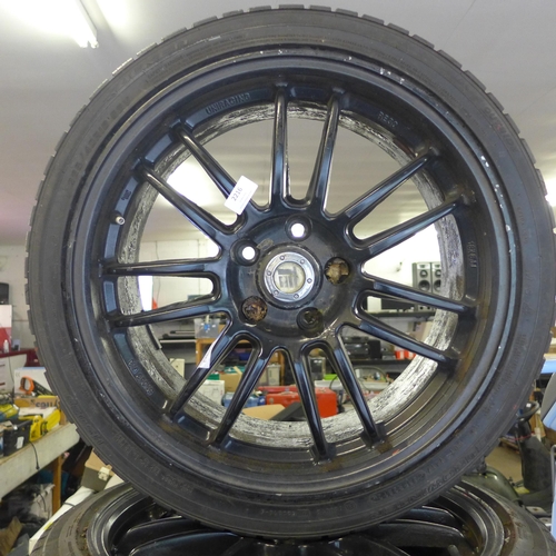 2216 - B-Class Mercedes tyres 40R 1692