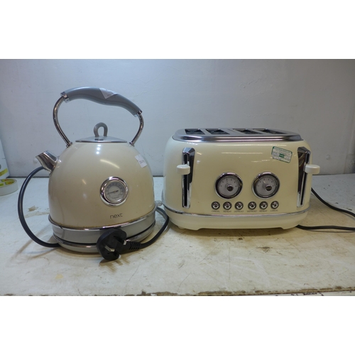 2272 - jug kettle (next) and toaster - W