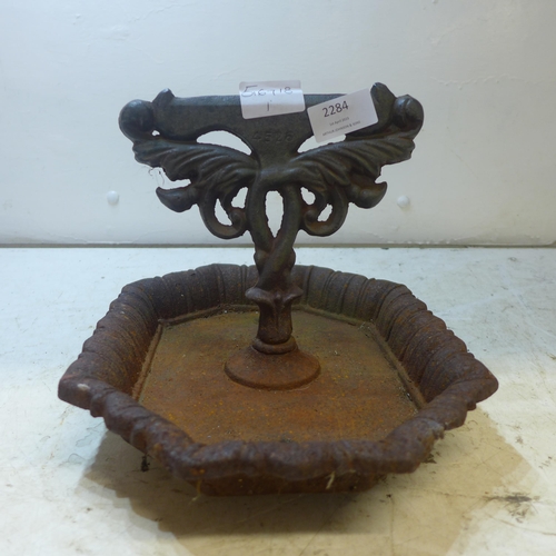 2284 - '4525' Cast iron boot scraper