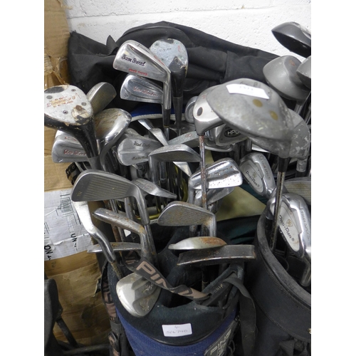 2372 - 5 golf bags containing approx 60 clubs (Callaway, Lexia, Dunlop, Pro-Plan)