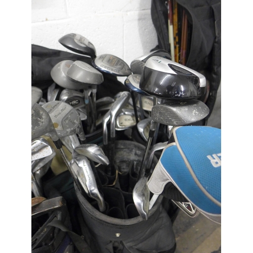 2372 - 5 golf bags containing approx 60 clubs (Callaway, Lexia, Dunlop, Pro-Plan)