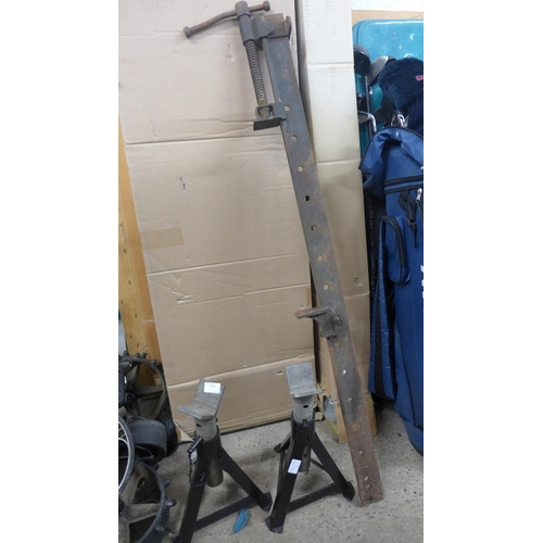 2388 - Pr. of heavy duty axle stands and 1.2m Record sash cramp