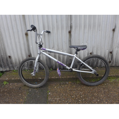 2435 - Mongoose, freestyle 360 BMX bicycle/bike