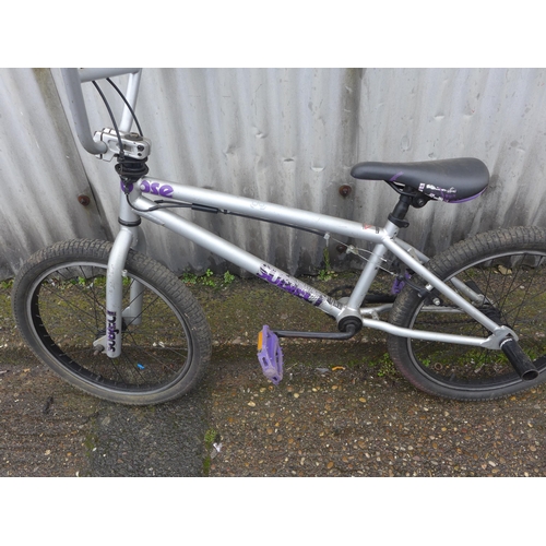 2435 - Mongoose, freestyle 360 BMX bicycle/bike