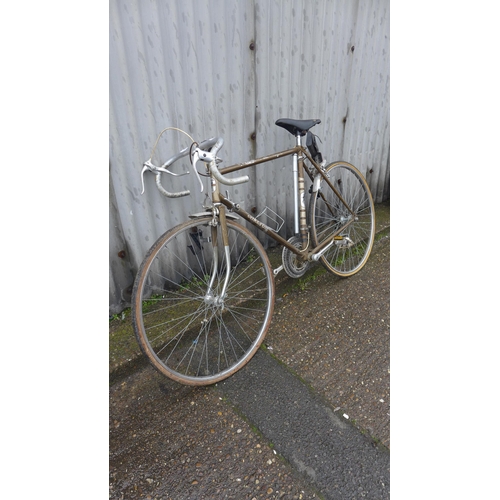 2441 - Carlton retro racing bike/bicycle