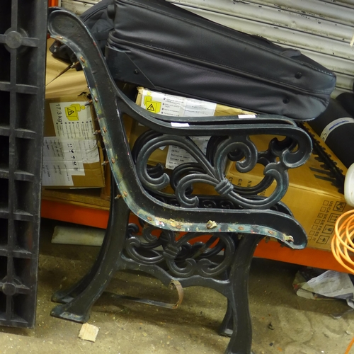 2470 - Pair of cast iron bench ends