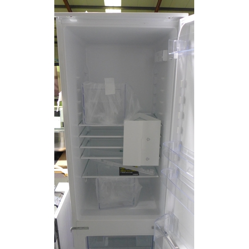3024 - Zanussi 70/30 Fridge freezer (381-114) * This lot is subject to VAT