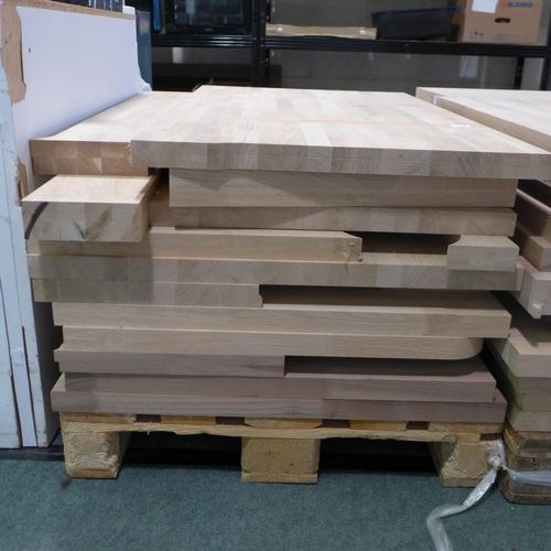 3037 - Half Pallet Of Mixed Cut Solid Oak Off Cuts  (381-174) * This lot is subject to VAT