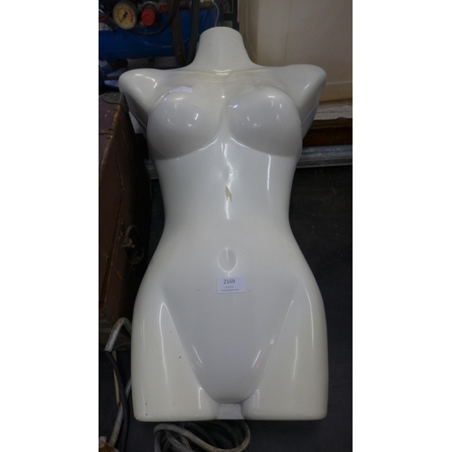 2169 - 11 white female mannequins