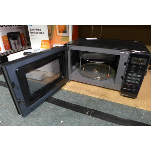 3330 - Panasonic Solo Black Microwave Model: NN-E28JBM (285-63) * This lot is subject to VAT