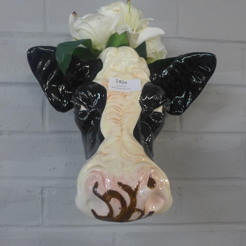 1305 - A handpainted ceramic Friesian cow head wall sconce H20cm (SD2909)