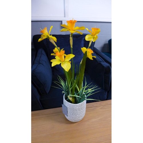 1346 - A tall potted artificial Daffodil arrangement, H 56cms (50564211)   #